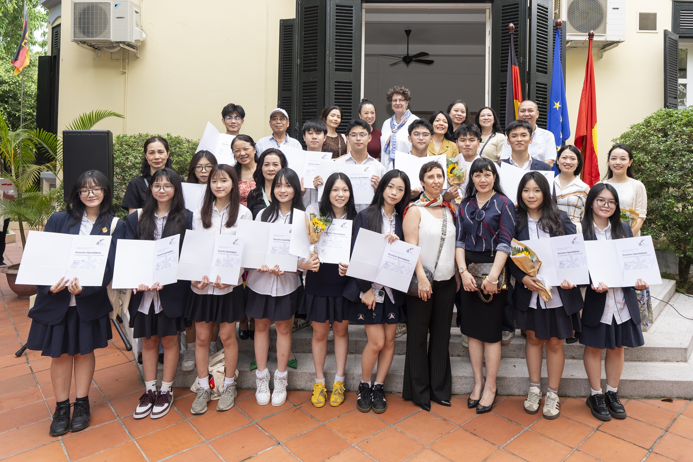 Deutsche Botschafterin gratuliert über 60 Schülerinnen und Schülern zu ihrem Erfolg